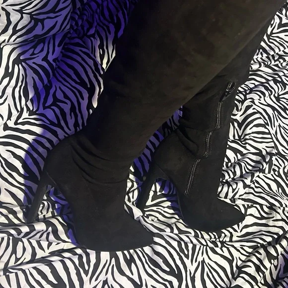 Elegant Slim Black Women's Boots (Size 7.5) - Picture 1 of 2
